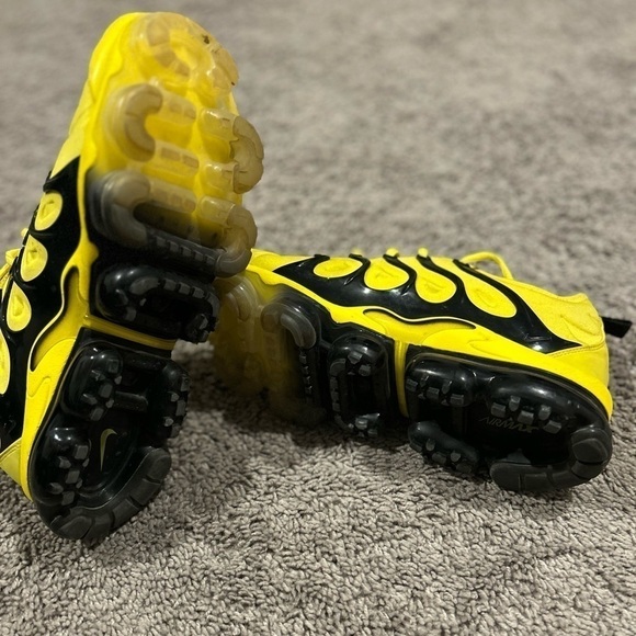 MEN'S NIKE AIR VAPORMAX PLUS RUNNING SHOES - Picture 6 of 7